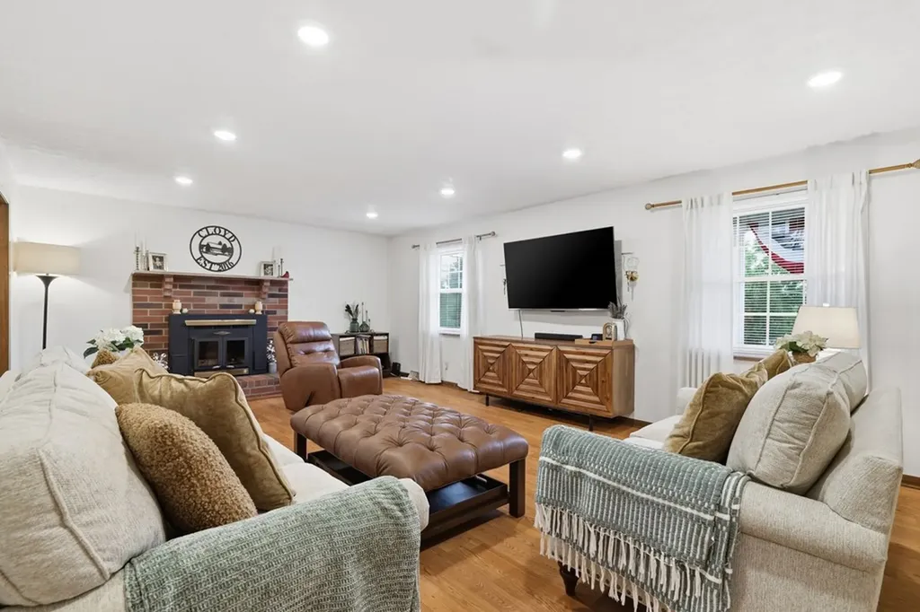 1328 Hillvale Road Louisville TN 37777