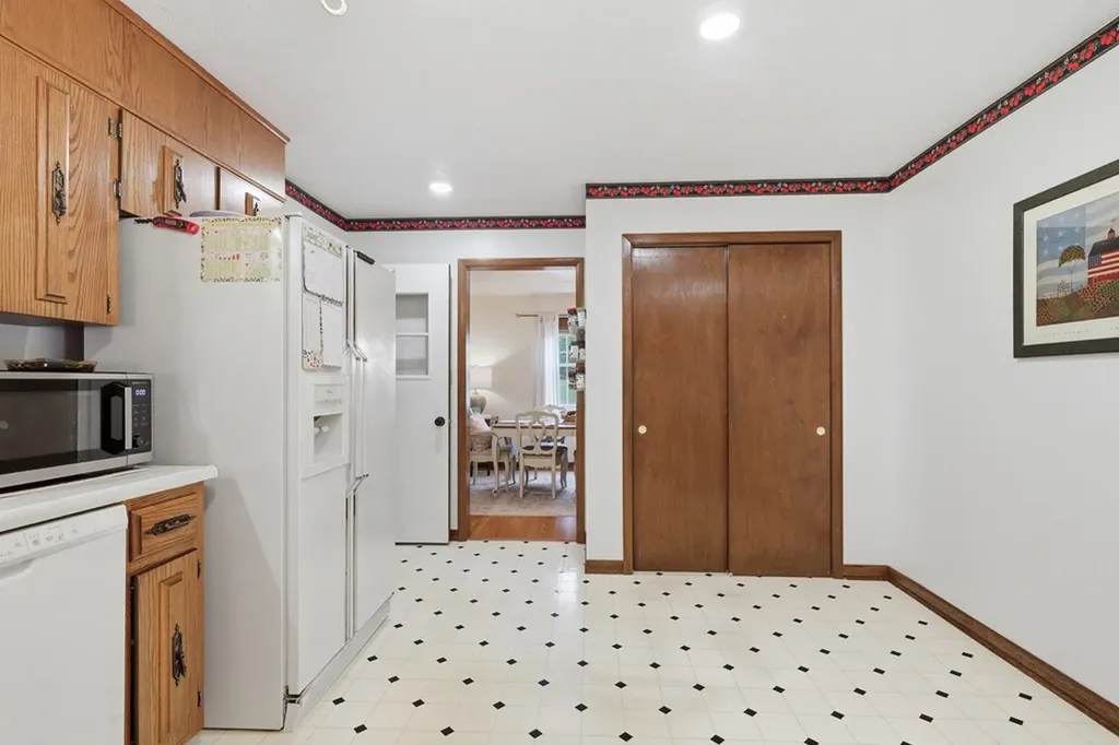 1328 Hillvale Road Louisville TN 37777