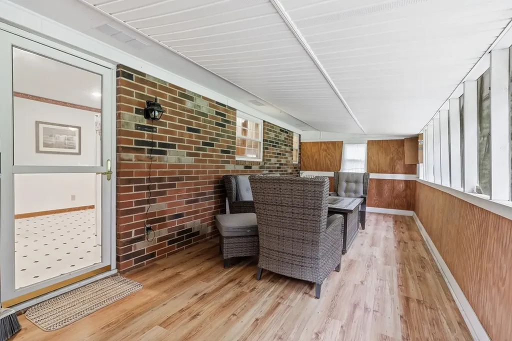 1328 Hillvale Road Louisville TN 37777