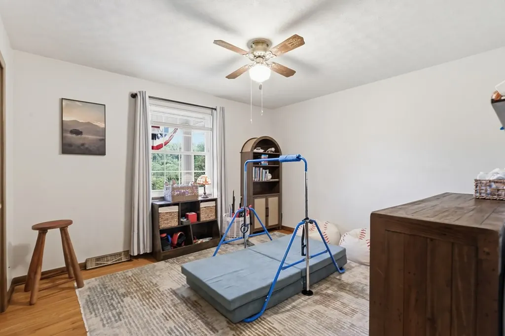 1328 Hillvale Road Louisville TN 37777