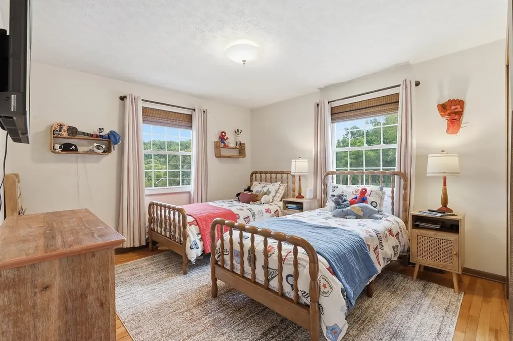 1328 Hillvale Road Louisville TN 37777