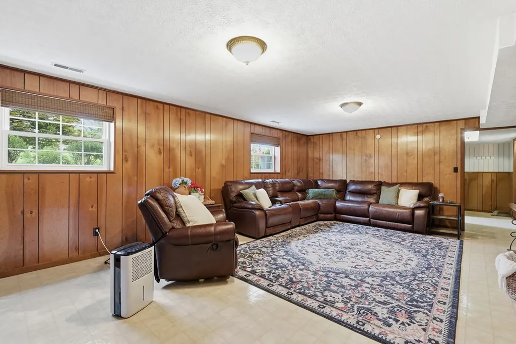 1328 Hillvale Road Louisville TN 37777