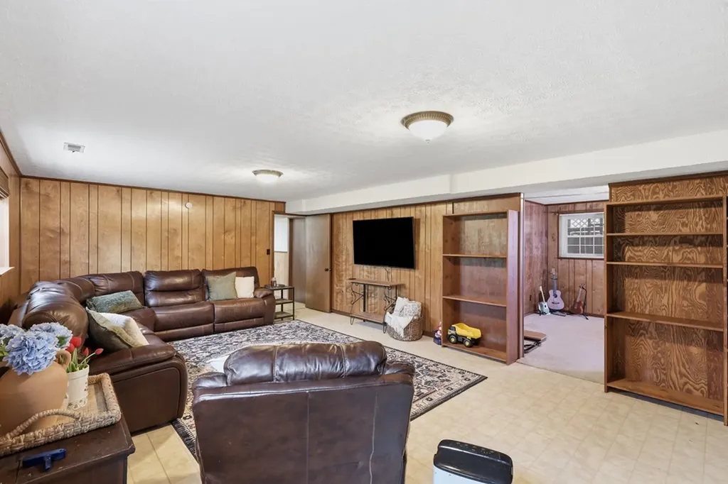 1328 Hillvale Road Louisville TN 37777