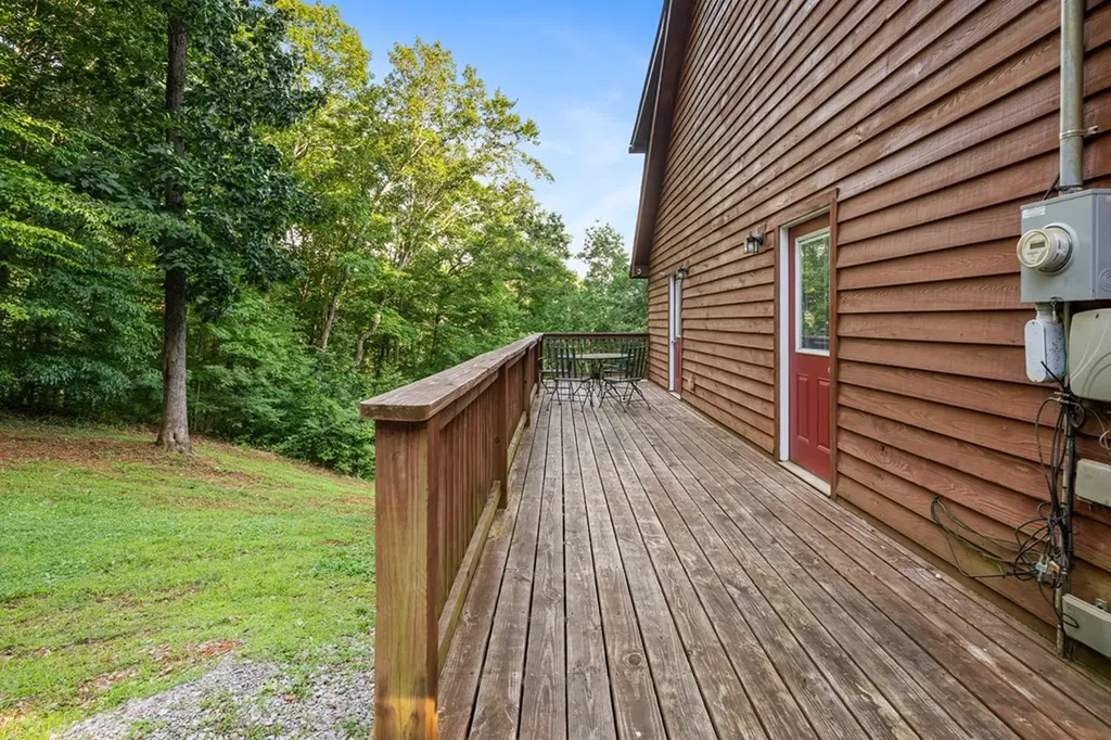 165 Kangaroo Ridge Byrdstown TN 38549