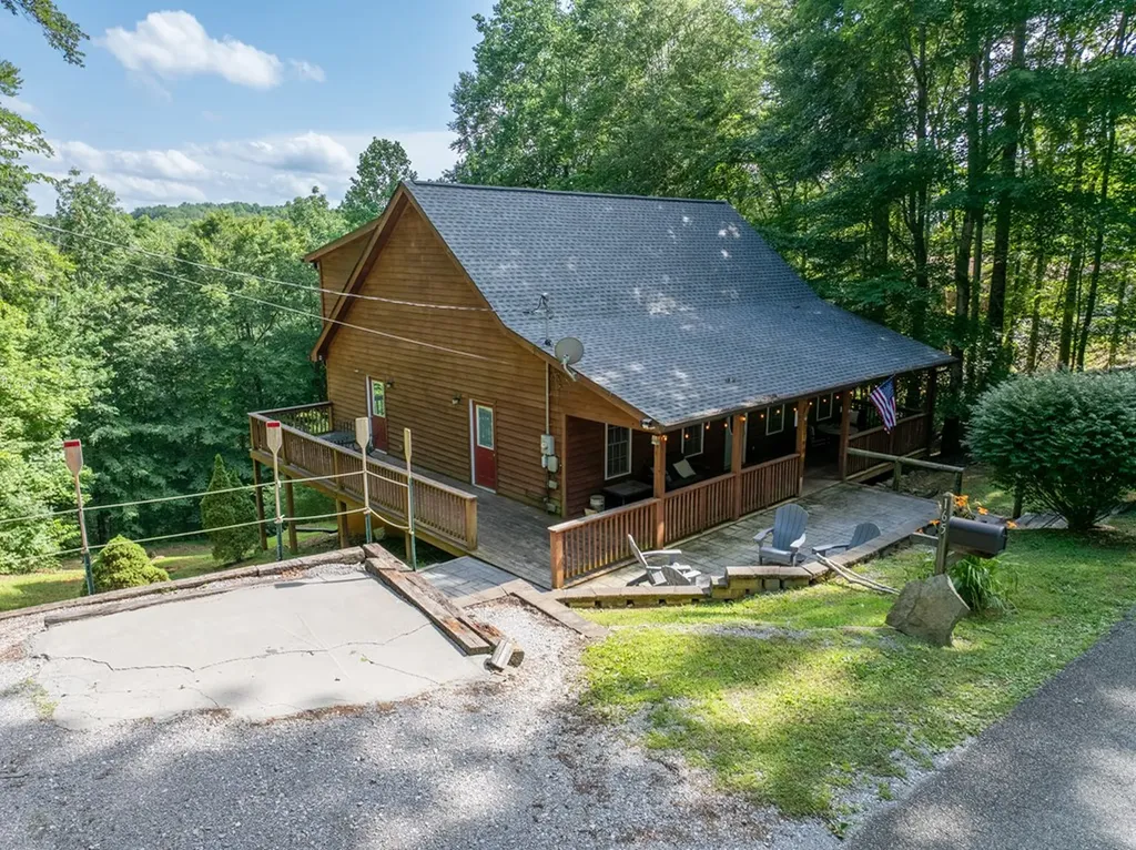 165 Kangaroo Ridge Byrdstown TN 38549