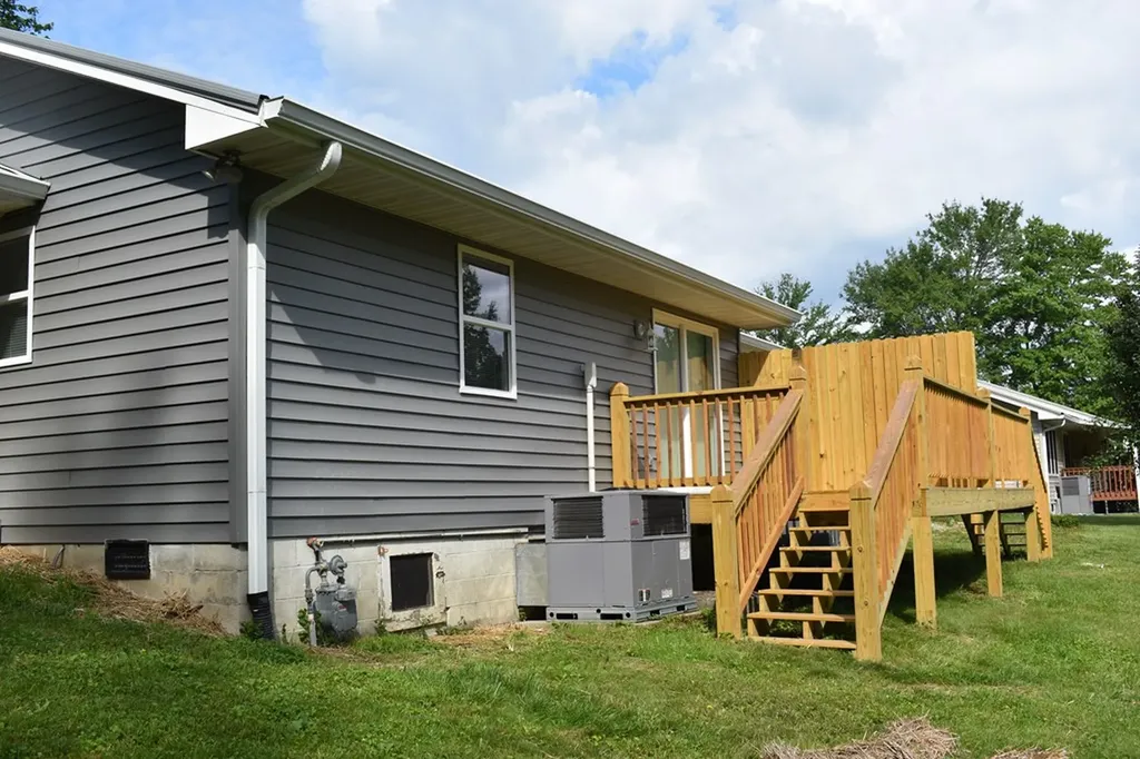 16 Wood Lane Sparta TN 38583-9016