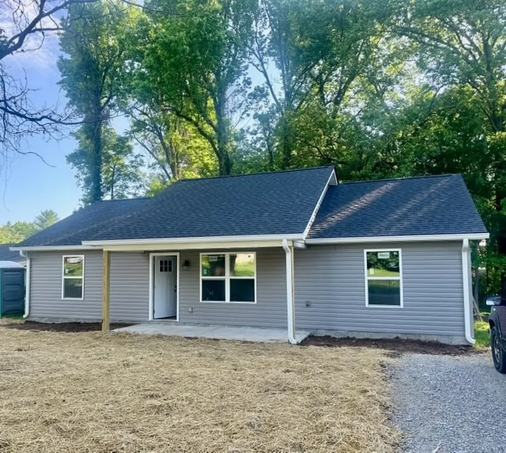 204 E Peter Avenue Monterey TN 38574