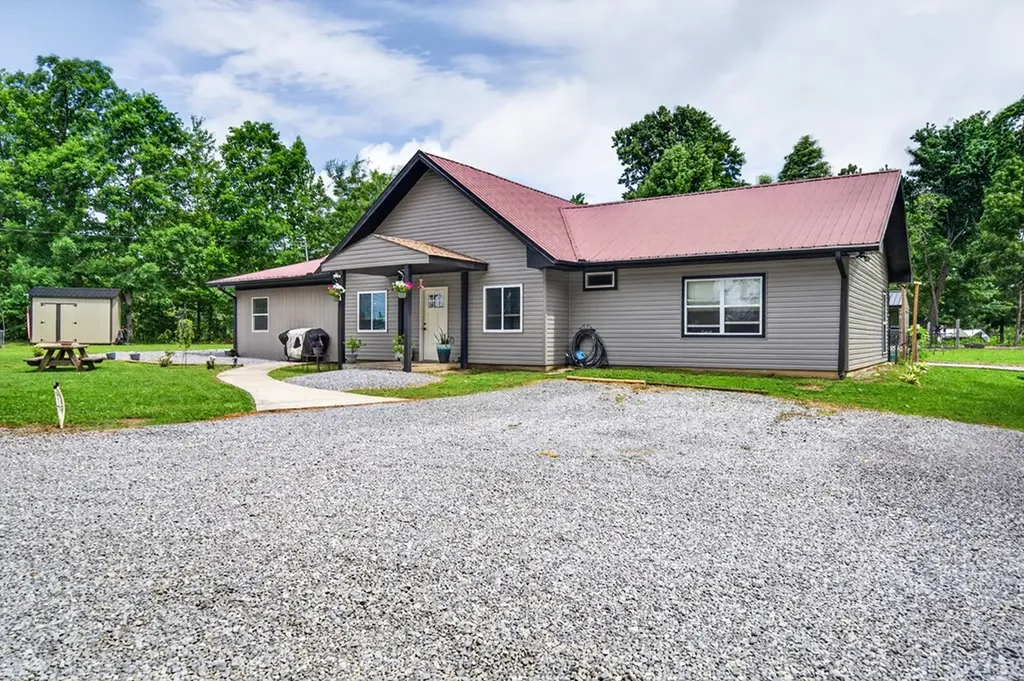 16588 Highway 70n Monterey TN 38574