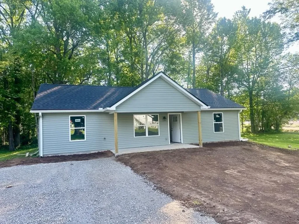 218 E Peter Avenue Monterey TN 38574