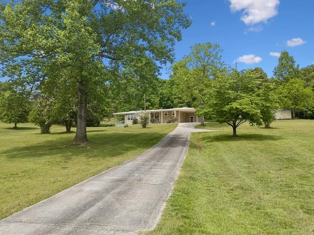 1484 Blythe Ferry Road B Dayton TN 37321