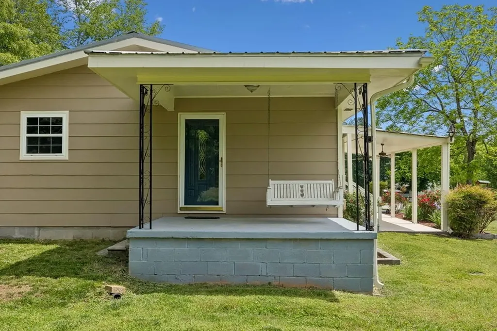 1484 Blythe Ferry Road B Dayton TN 37321