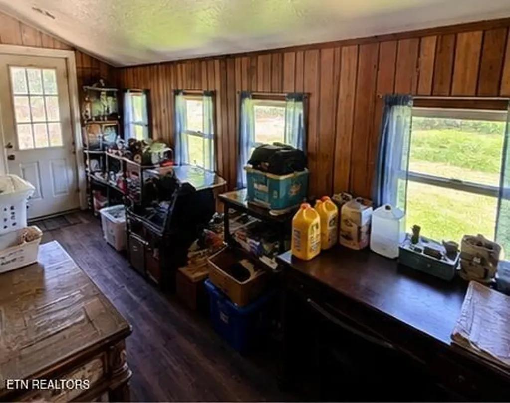 1070 Wright Place Road Jamestown TN 38556-2301