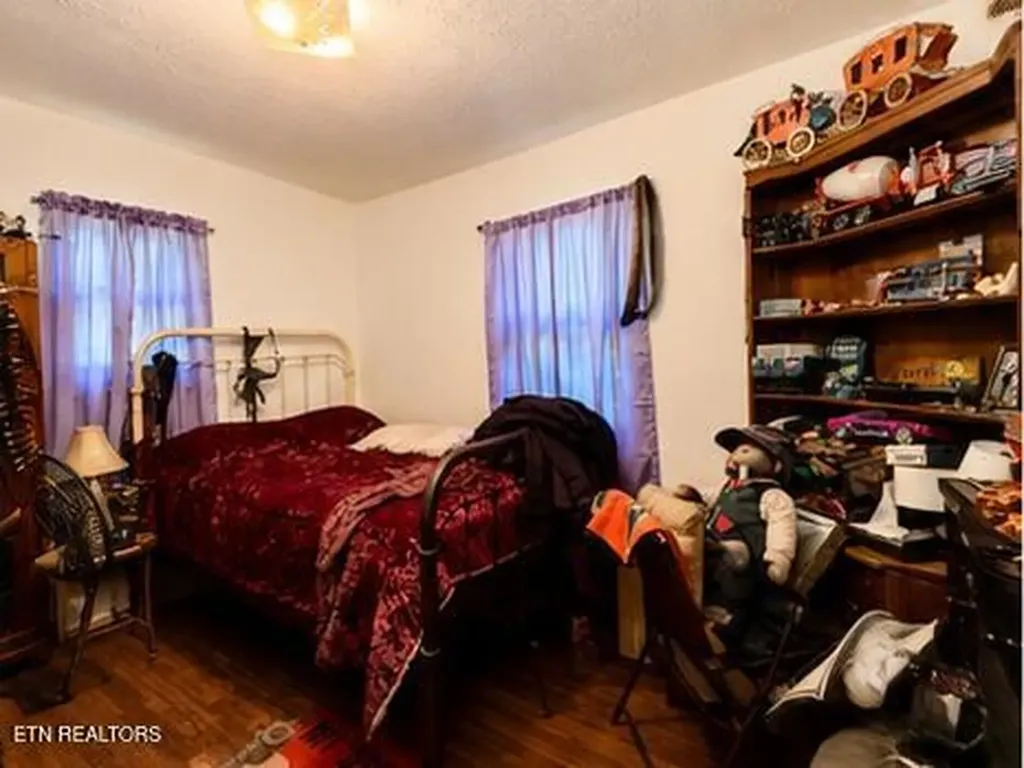 1070 Wright Place Road Jamestown TN 38556-2301