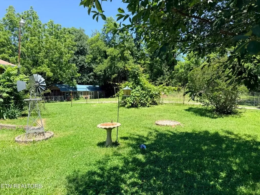 1070 Wright Place Road Jamestown TN 38556-2301