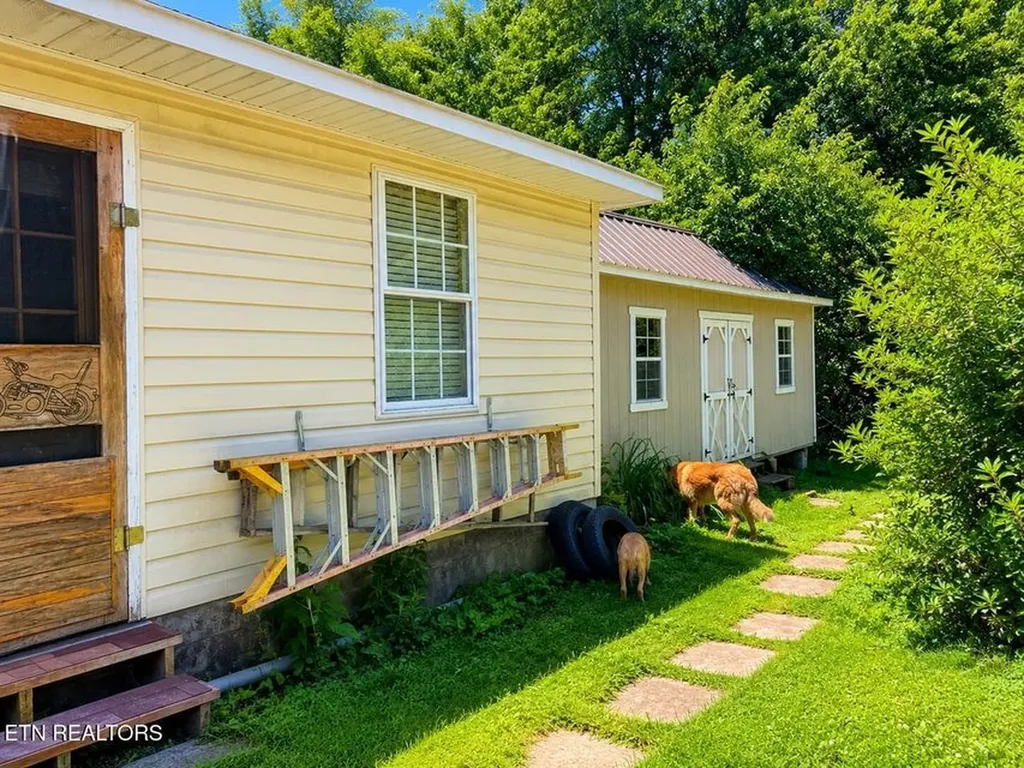 1070 Wright Place Road Jamestown TN 38556-2301