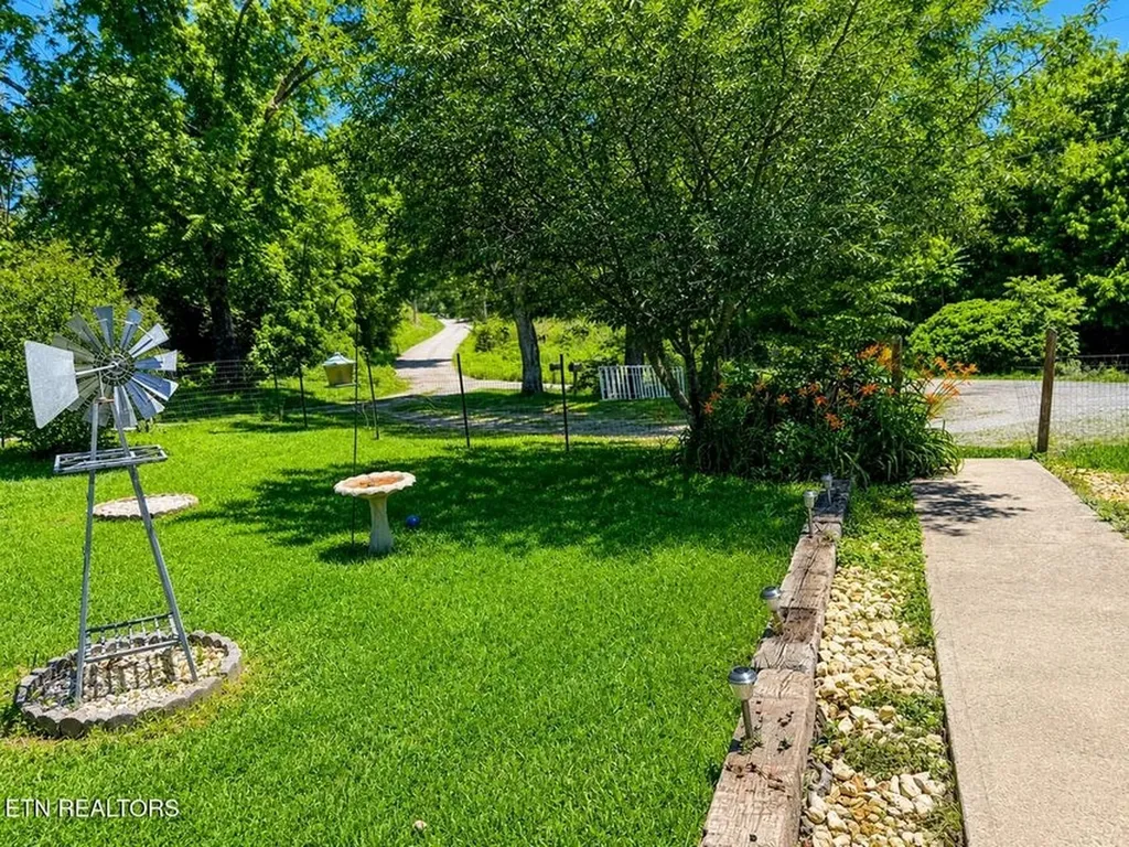 1070 Wright Place Road Jamestown TN 38556-2301