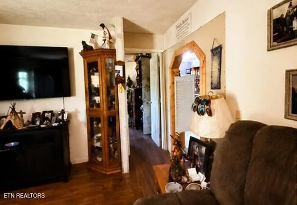 1070 Wright Place Road Jamestown TN 38556-2301