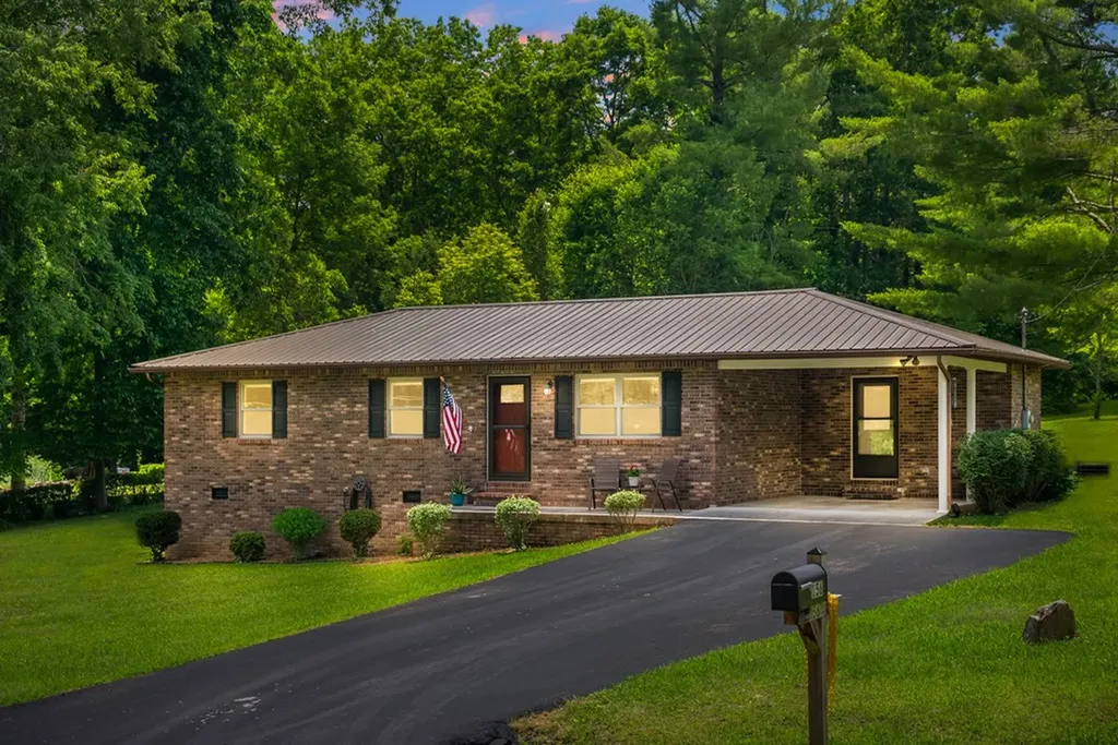 156 Pace Avenue Crossville TN 38555