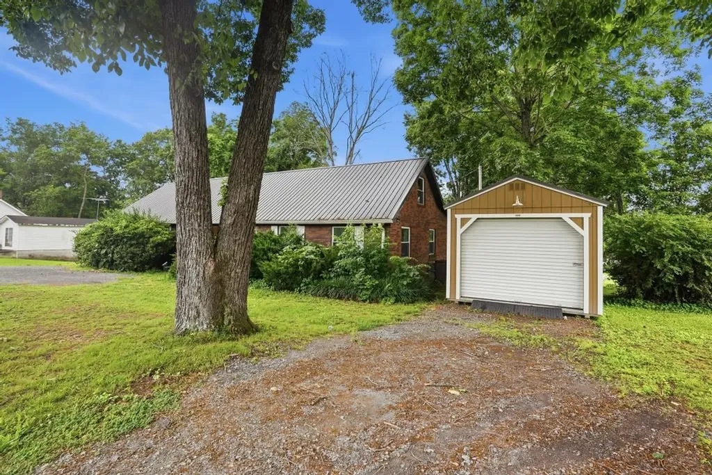 553 Lafayette Road Red Boiling Springs TN 37150