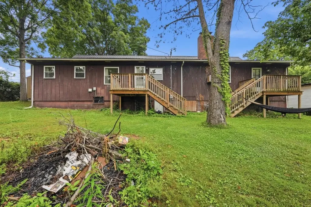 553 Lafayette Road Red Boiling Springs TN 37150