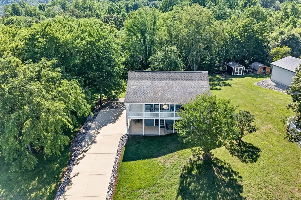 312 Cosby Parris Byrdstown TN 38549
