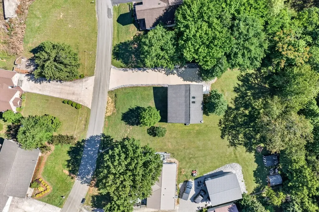 312 Cosby Parris Byrdstown TN 38549