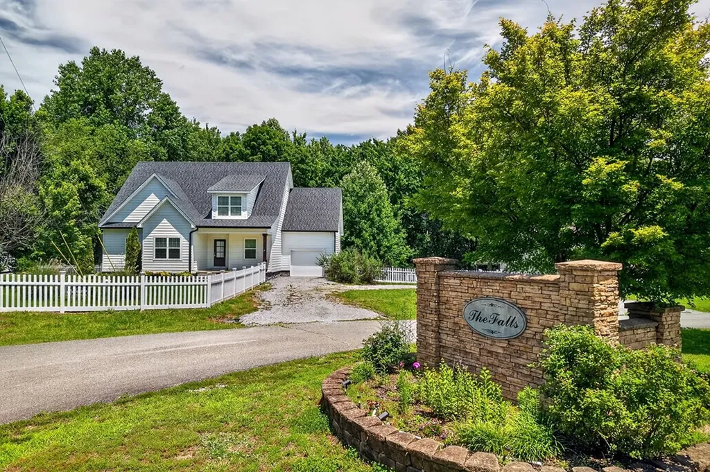 105 Shiloh Lane Smithville TN 37166