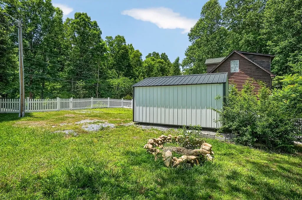 105 Shiloh Lane Smithville TN 37166