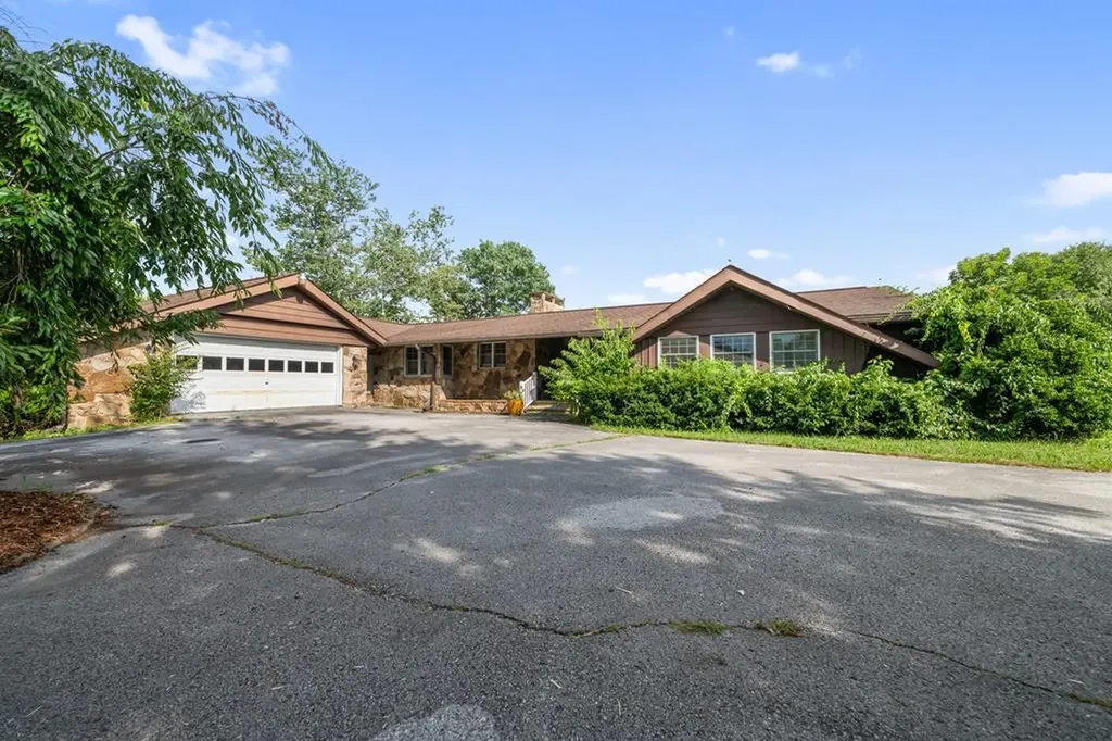 820 Highway 68 Crossville TN 38555