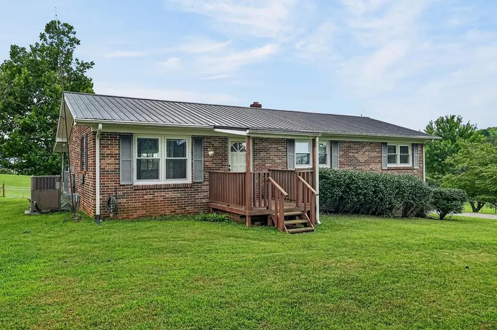 234 Jim Hennessee Road Sparta TN 38583