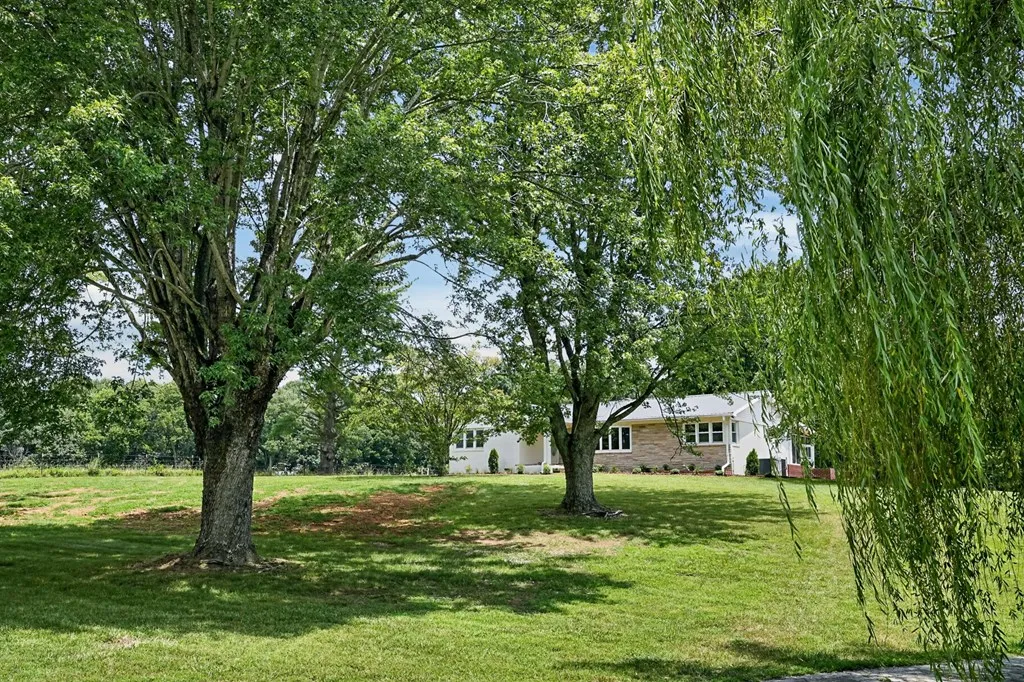 1260 Coconut Ridge Road Smithville TN 37166