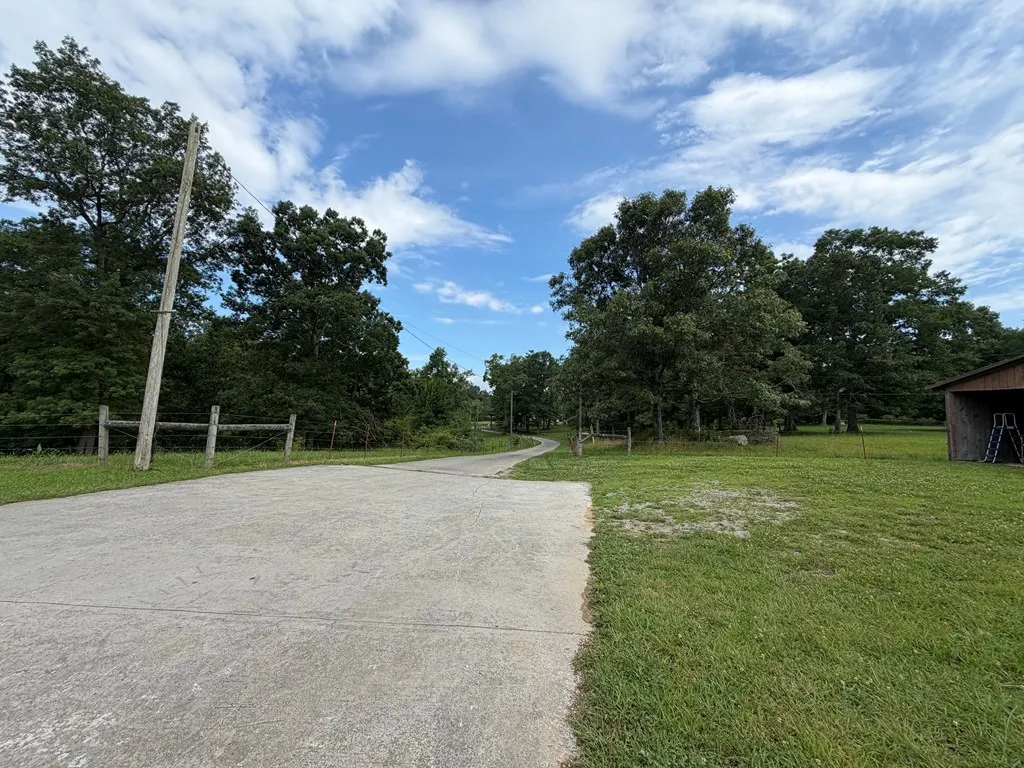 1041 Walt Reed Road Grandview TN 37337