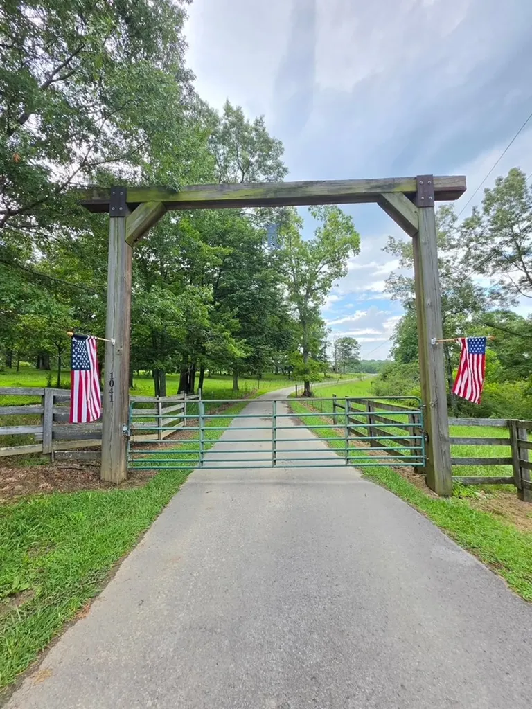 1041 Walt Reed Road Grandview TN 37337