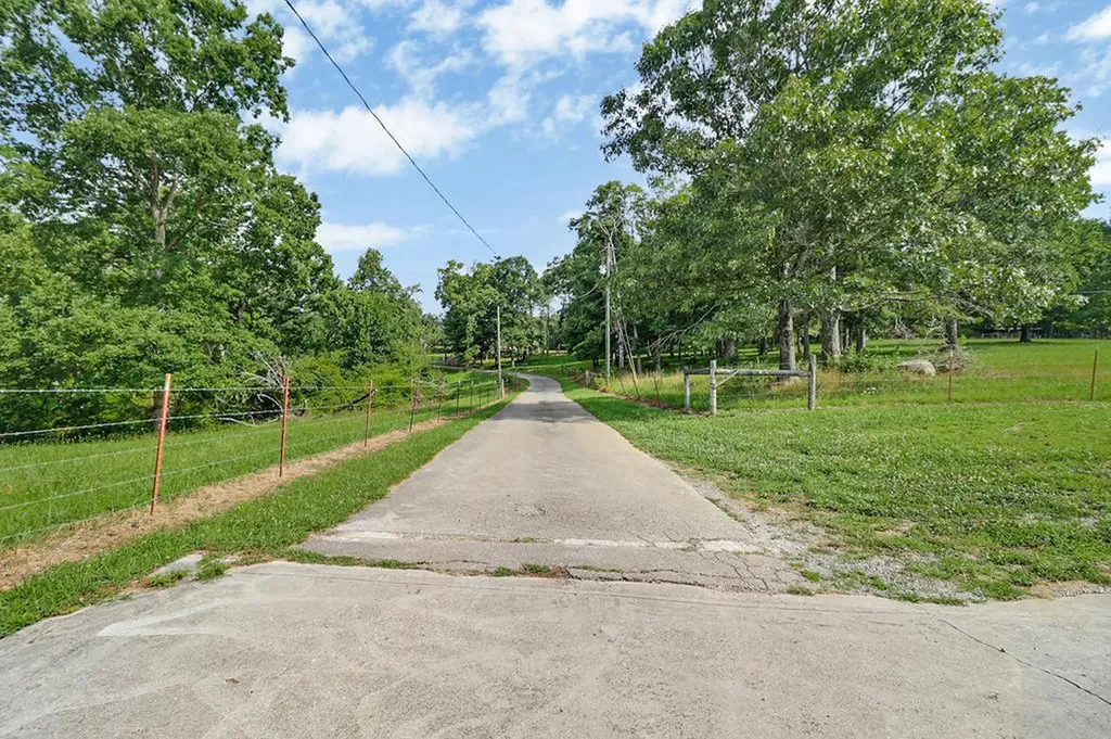 1041 Walt Reed Road Grandview TN 37337
