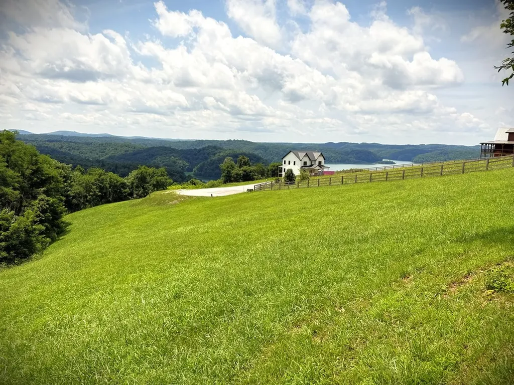 24B Bluegill Lane Hilham TN 38568