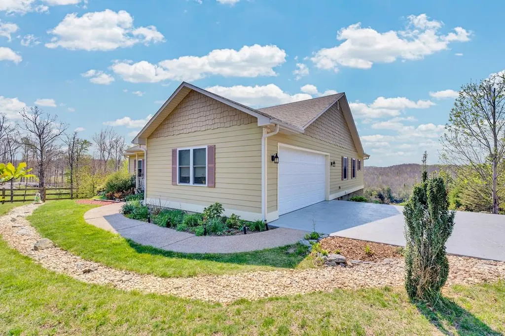 203 Big Leaf Road Jamestown TN 38556