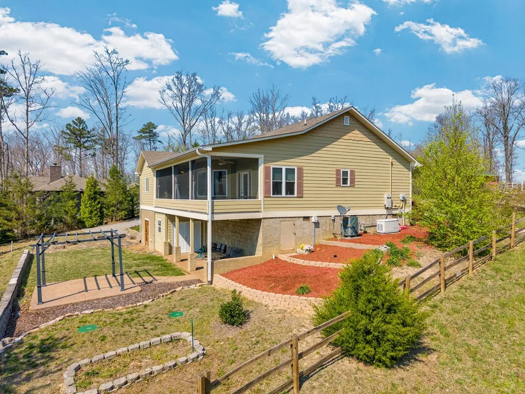 203 Big Leaf Road Jamestown TN 38556