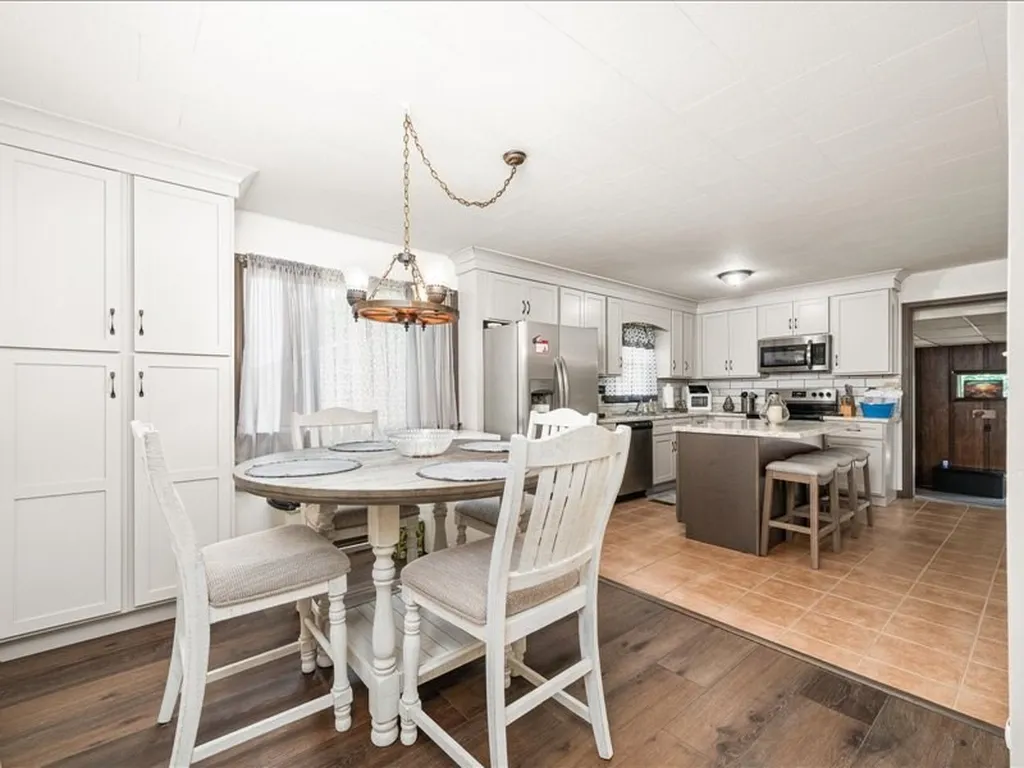 1050 Tompkinsville Highway Moss TN 38575