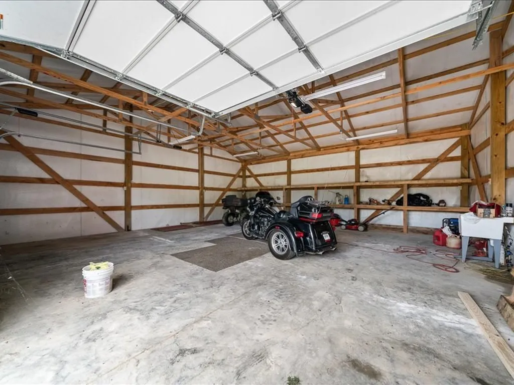1050 Tompkinsville Highway Moss TN 38575