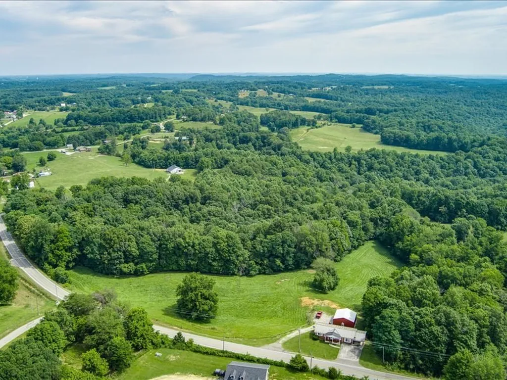 1050 Tompkinsville Highway Moss TN 38575