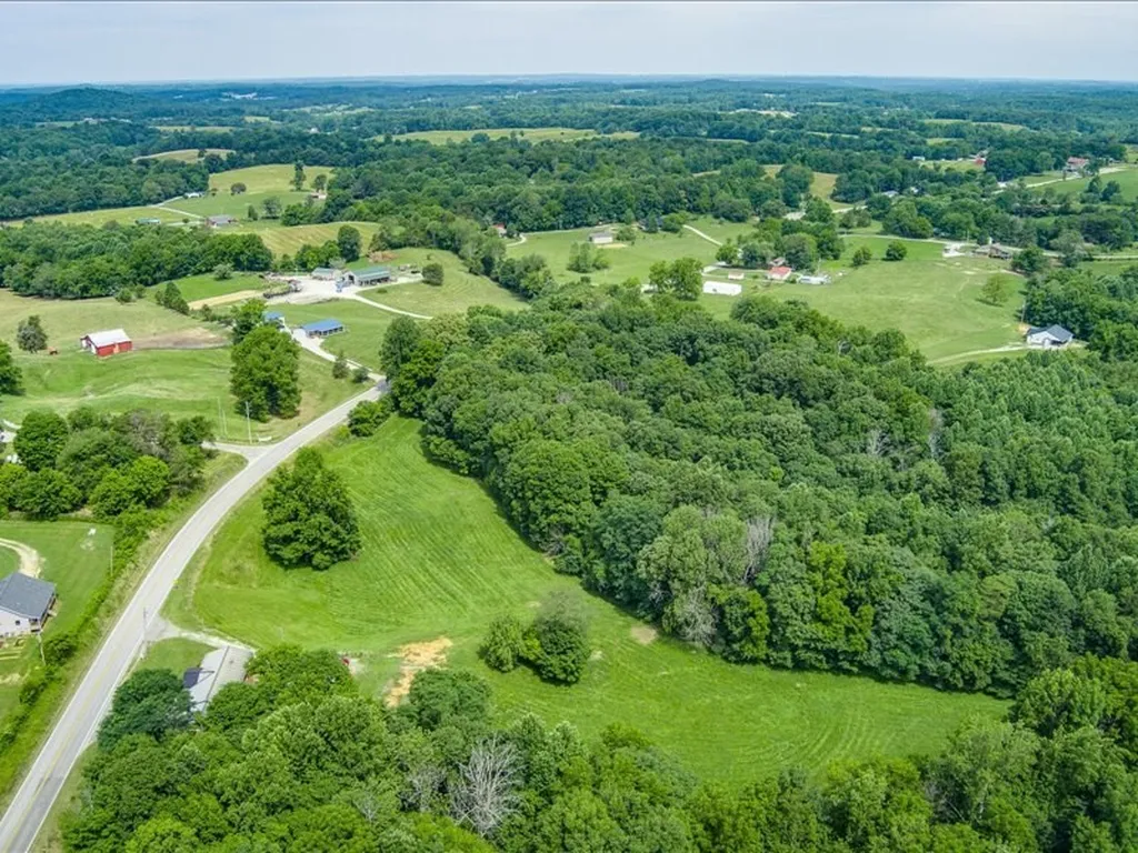 1050 Tompkinsville Highway Moss TN 38575