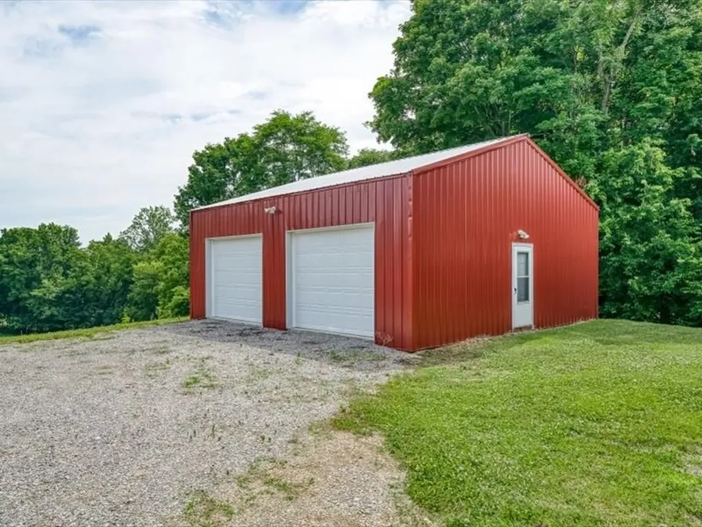 1050 Tompkinsville Highway Moss TN 38575