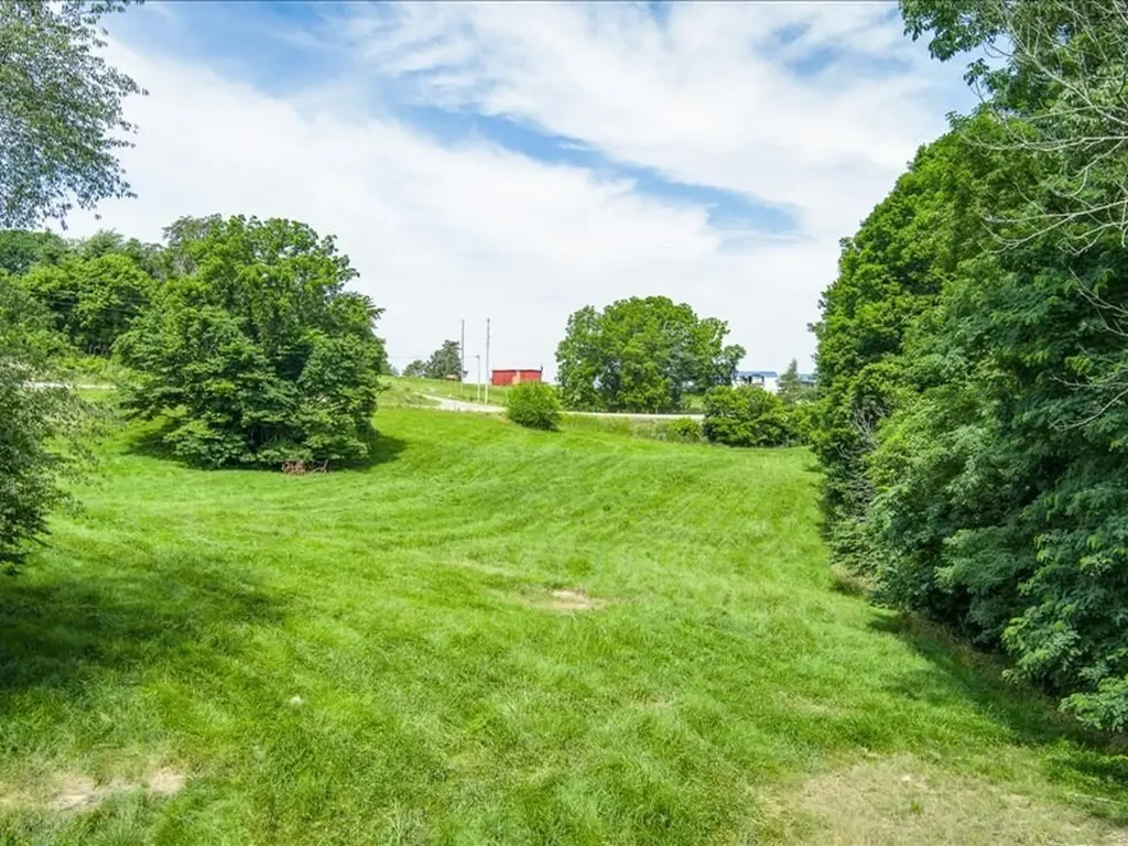 1050 Tompkinsville Highway Moss TN 38575