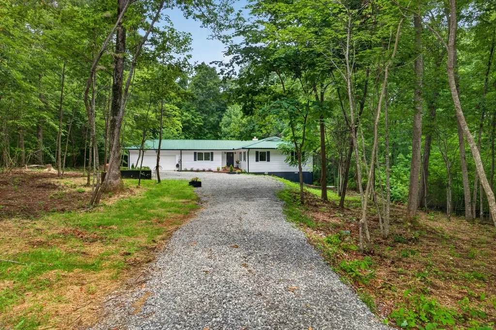 41 Jump Off Place Monterey TN 38574