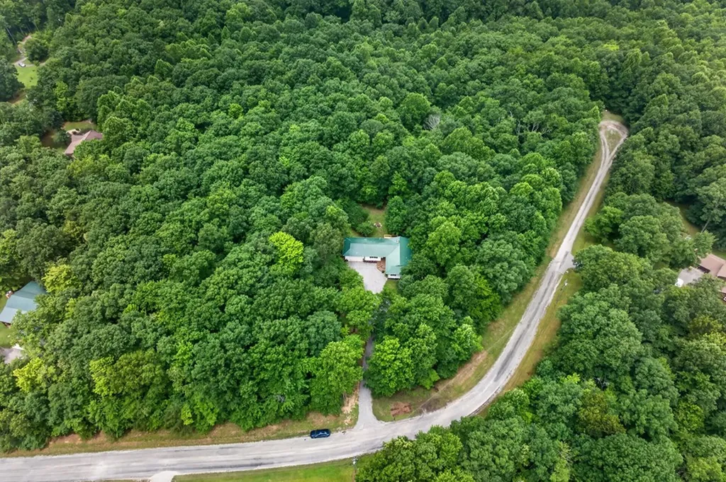 41 Jump Off Place Monterey TN 38574