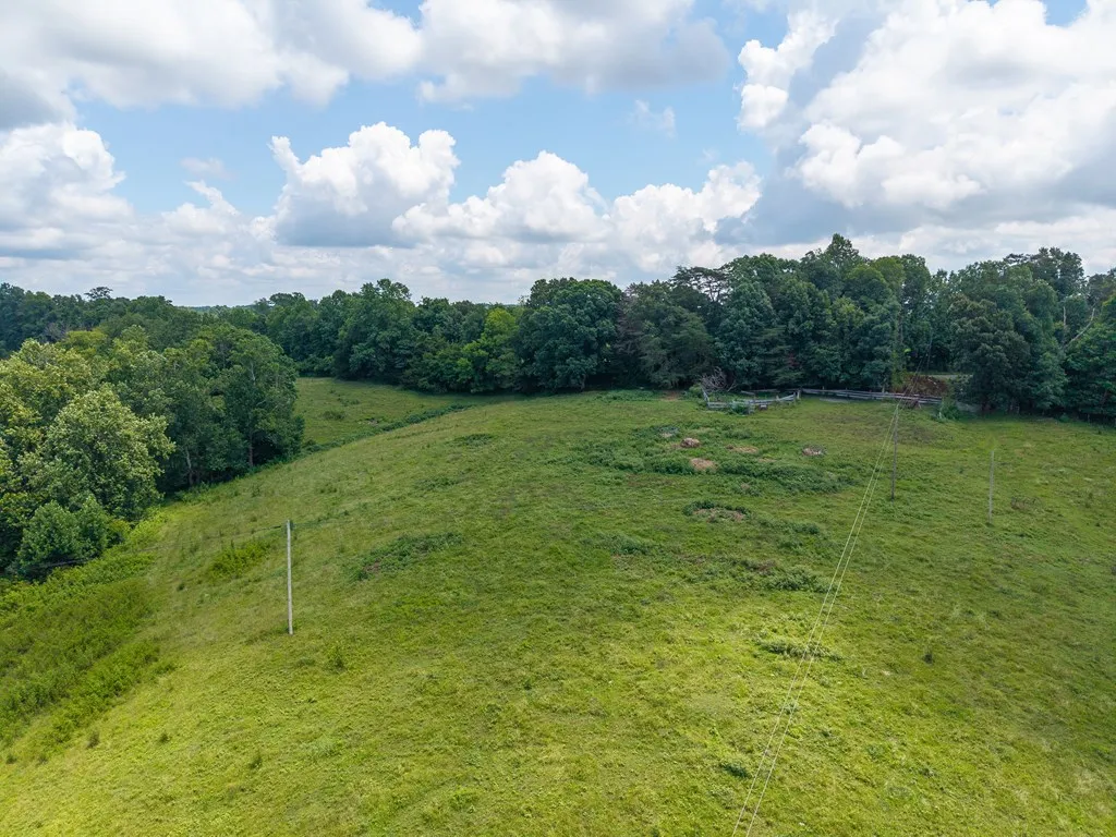 98AC Blackburn Fork Road Cookeville TN 38501