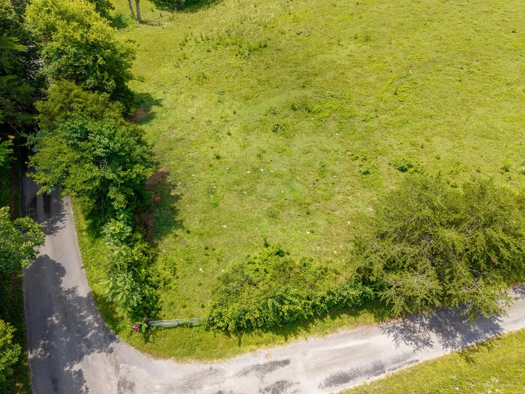 98AC Blackburn Fork Road Cookeville TN 38501