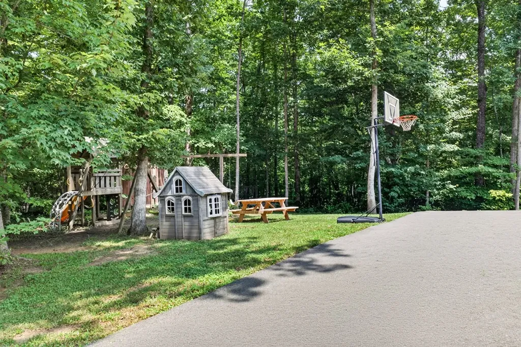69 Winding Way Monterey TN 38574