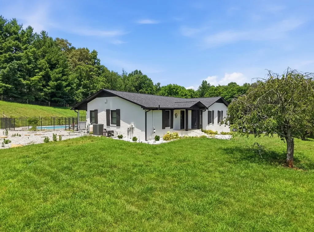 237 S Fork Road Sparta TN 38583