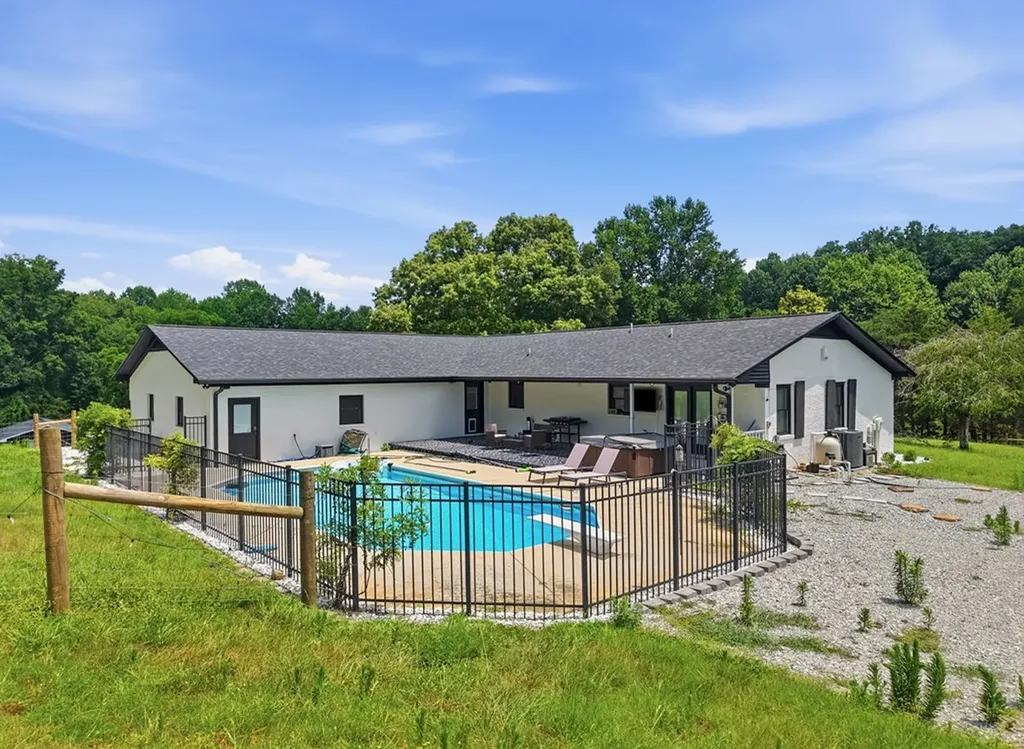 237 S Fork Road Sparta TN 38583